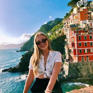 Meet your Posher, Lily